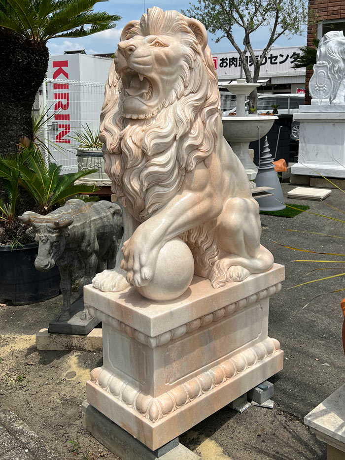 天然大理石彫刻 玉を持つライオン ペア ピンク 宝珠 球