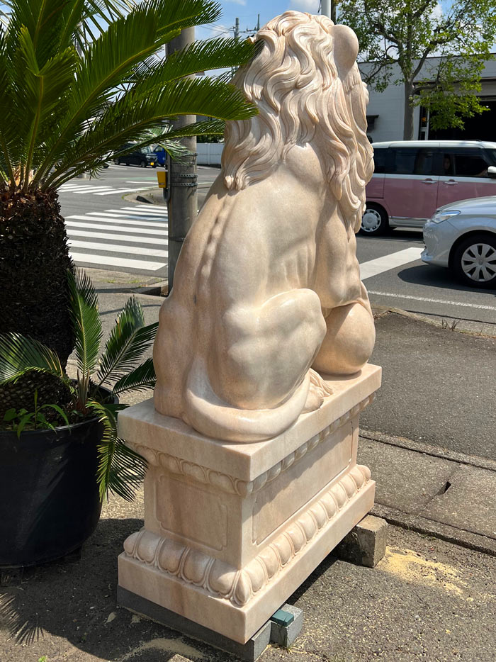 【40%off‼️】白珊瑚/ライオン彫刻彫り 天然大理石彫刻 玉を持つライオン ペア ピンク 宝珠 球