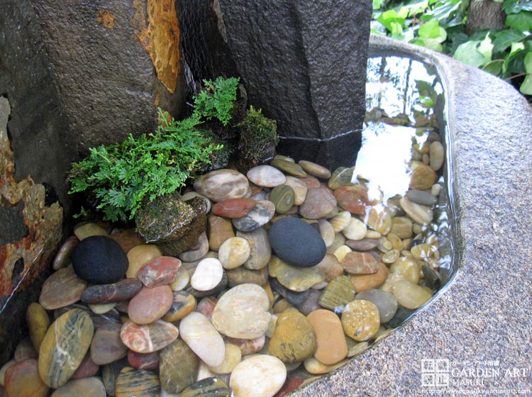 六方石　噴水　つくばい　手水鉢　水鉢