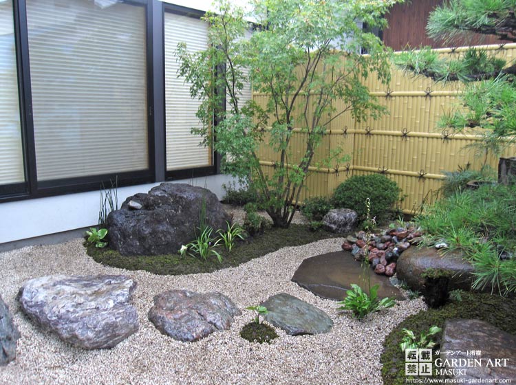 飛び石　中庭　坪庭　庭石　和風