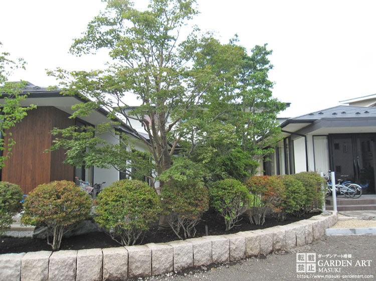 外観　植栽 天然石　ブロック