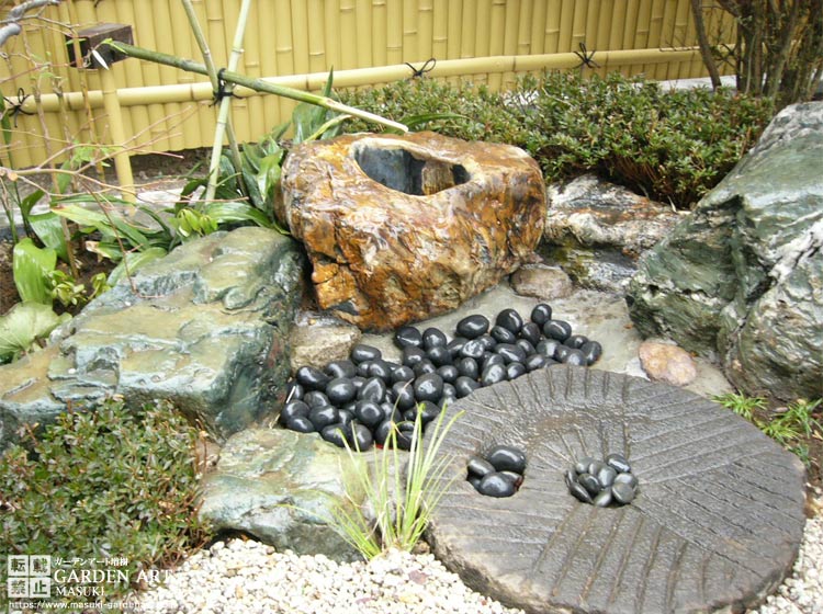 木化石　つくばい　手水鉢　水鉢