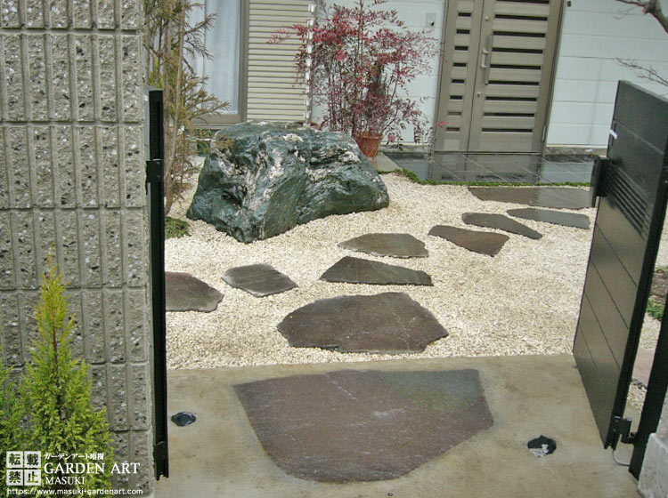 玄関　アプローチ 飛び石　敷石