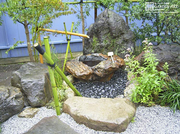 庭石　木化石　つくばい　手水鉢　水鉢