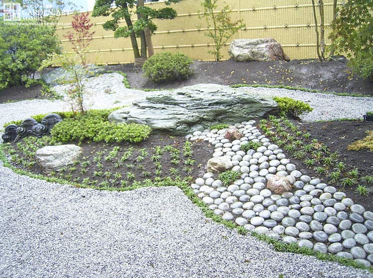 和風　植栽 庭石　青石