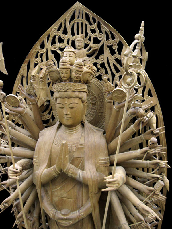 木彫仏像の千手観音立像の販売です。白檀を彫った千手観音の仏像をご覧 