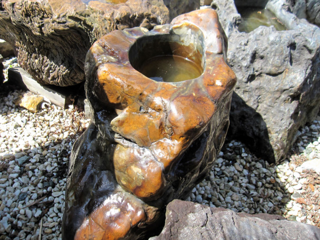 木化石 珪化木 蹲 水鉢 庭石 つくばい 手水鉢 景石 天然石 和風 庭園