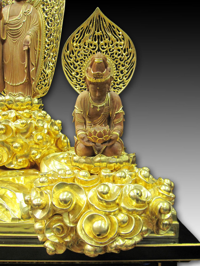 阿弥陀如来の仏像 阿弥陀三尊の木彫り仏像はインド白檀を彫り上げ金箔 