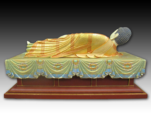 涅槃仏（截金彩色）の木彫り仏像