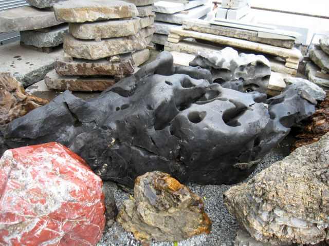 中国 天然太湖石 紅木 太湖石（たいこせき）の庭石を販売している増樹です。