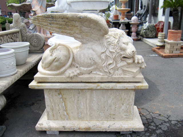 翼を持つライオン（有翼の獅子）石像 大理石彫刻像 ベネツィアの象徴