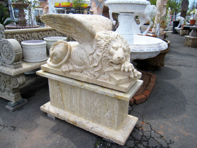 翼を持つライオン（有翼の獅子）石像 大理石彫刻像 ベネツィアの象徴