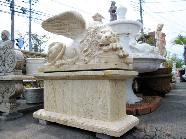 翼を持つライオン 有翼の獅子 石像 大理石彫刻像 ベネツィアの象徴