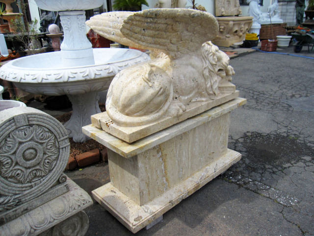 彫刻　ライオン