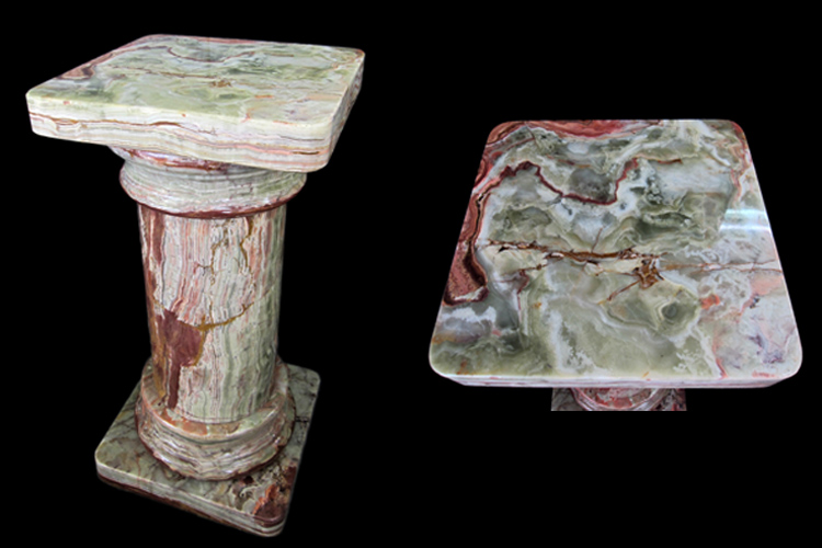 オニックスポール,台座