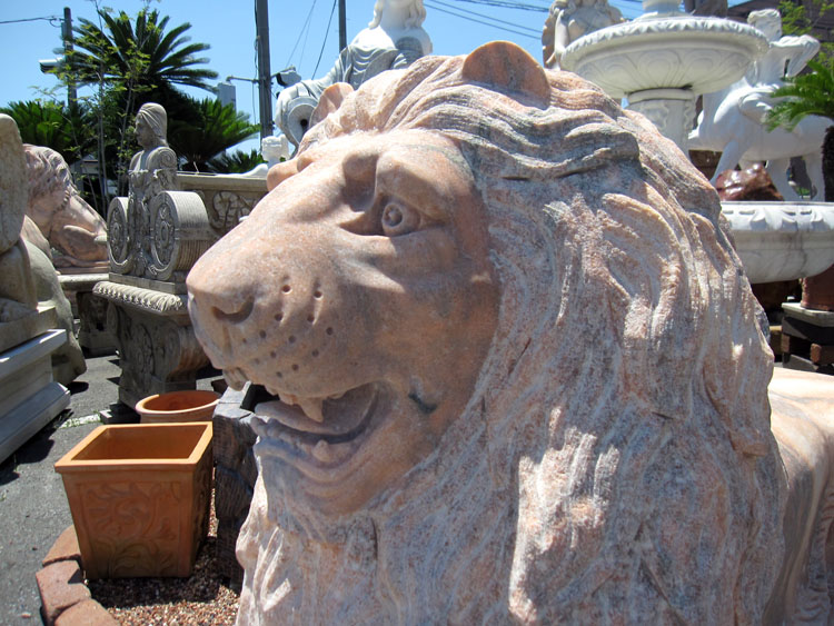 ライオン石像
