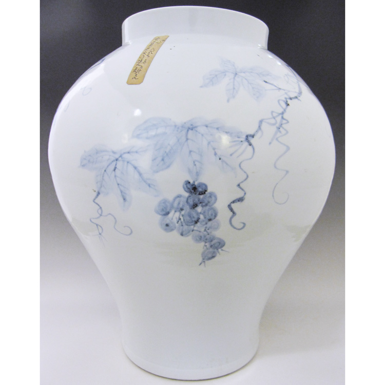 李朝　染付　花草文壺　高麗　韓国美術　陶磁工芸　華道具　花入　共箱　Q1710 李朝 染付 花草文壺 高麗 韓国美術 陶磁工芸 華道具 花入 共箱
