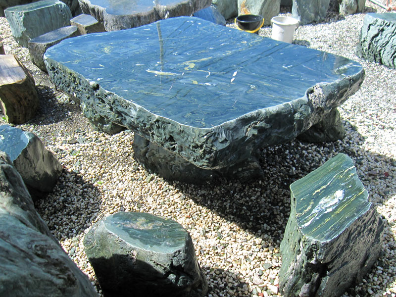 庭石　テーブル