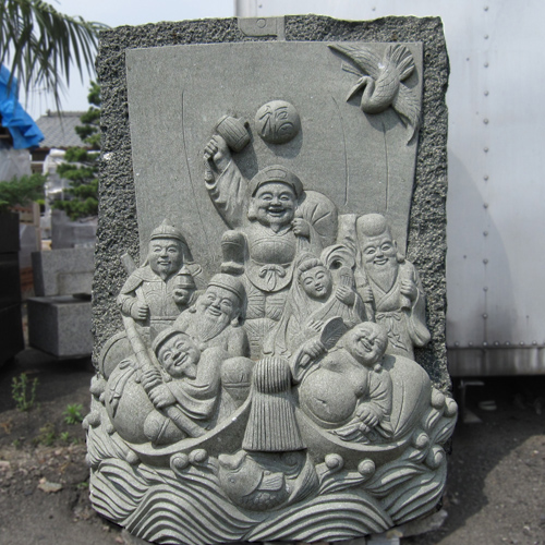 七福神の衝立を天然御影石で彫刻して製作いたしました。
